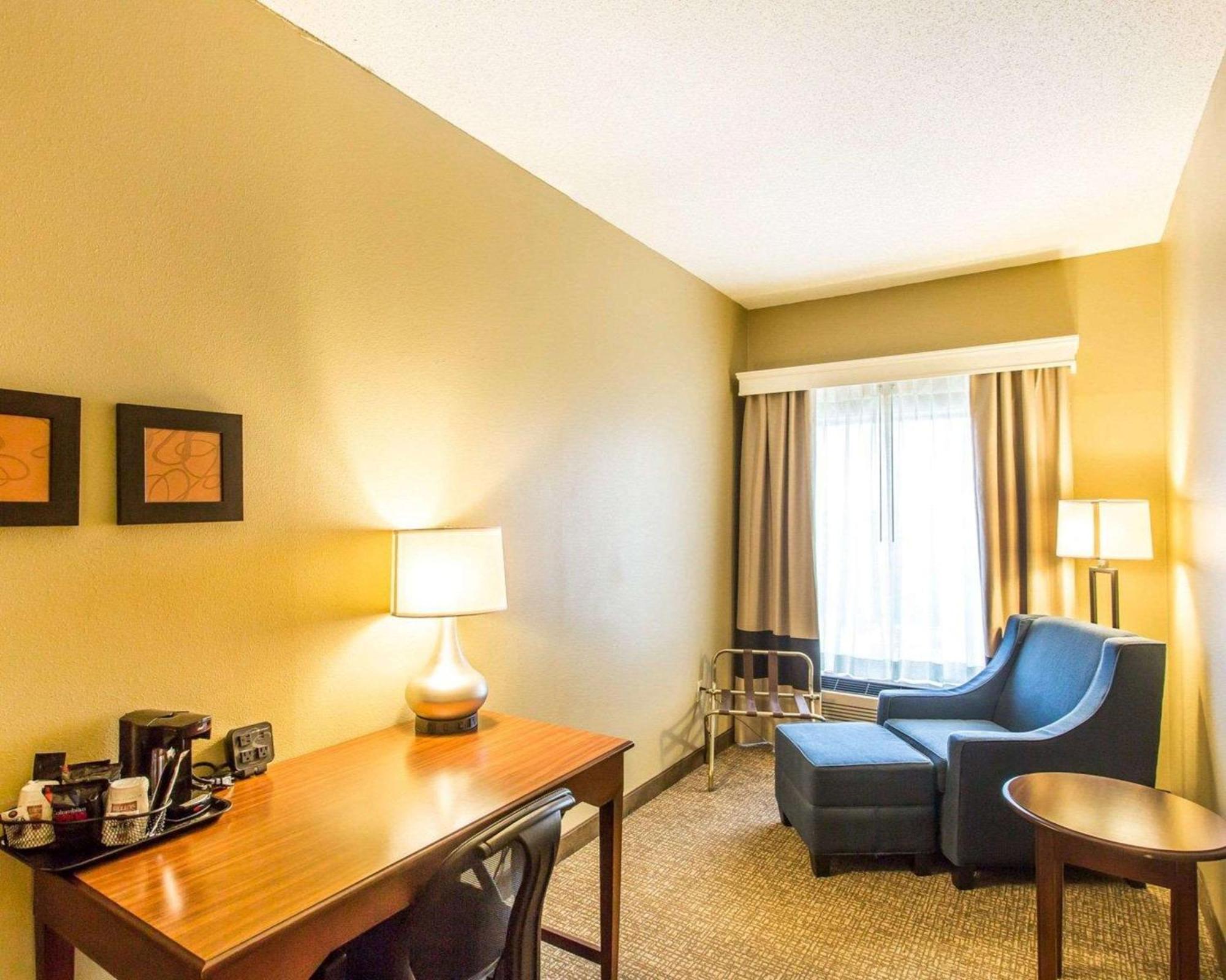Comfort Suites Куквілл Екстер'єр фото