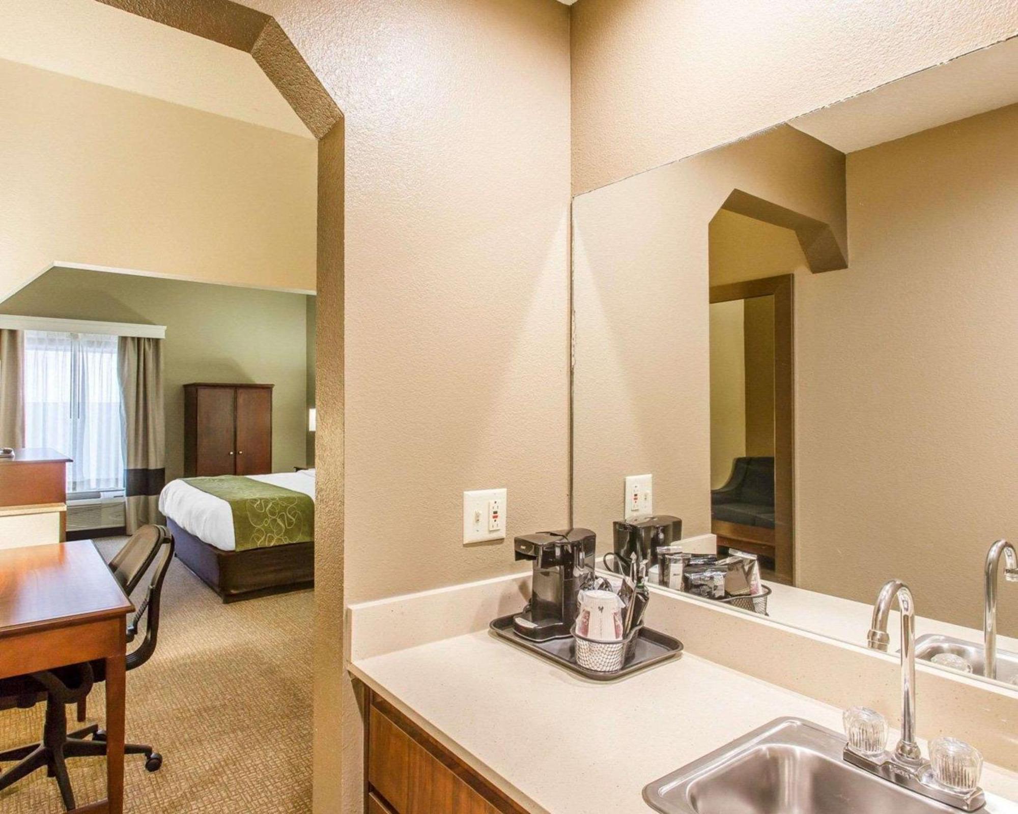 Comfort Suites Куквілл Екстер'єр фото